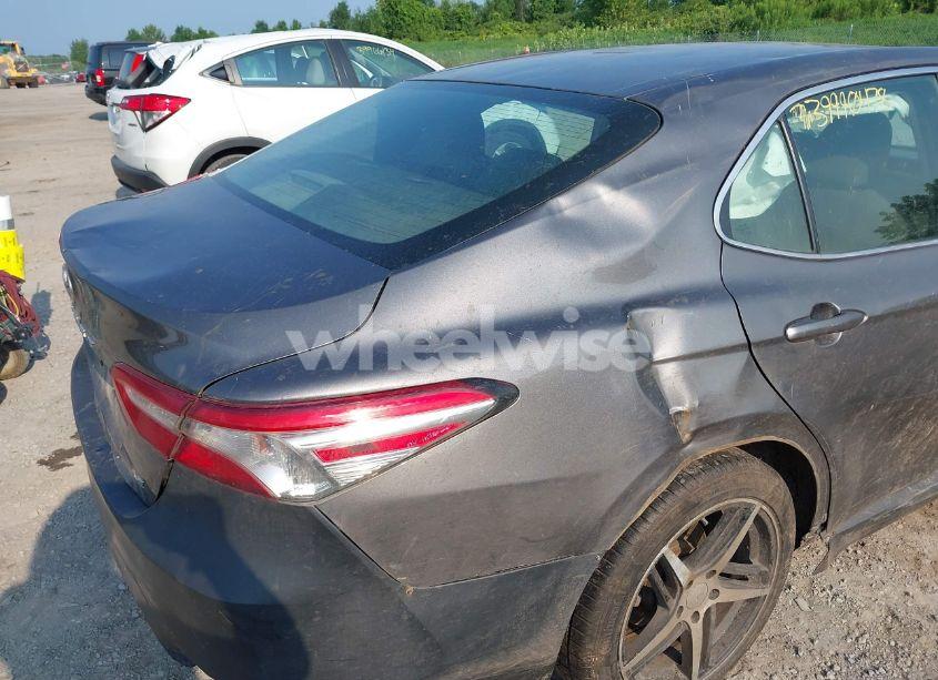 Photo 12 of 2018 Toyota Camry LE (VIN 4T1B11HK0JU088121)