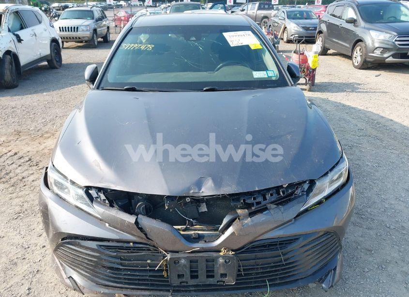 Photo 13 of 2018 Toyota Camry LE (VIN 4T1B11HK0JU088121)