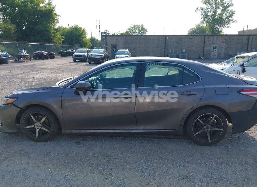 Photo 15 of 2018 Toyota Camry LE (VIN 4T1B11HK0JU088121)