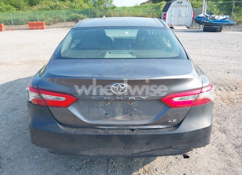 Photo 17 of 2018 Toyota Camry LE (VIN 4T1B11HK0JU088121)