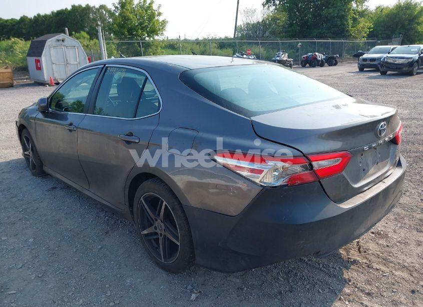 Photo 3 of 2018 Toyota Camry LE (VIN 4T1B11HK0JU088121)