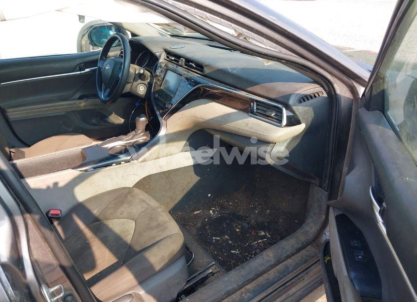 Photo 5 of 2018 Toyota Camry LE (VIN 4T1B11HK0JU088121)