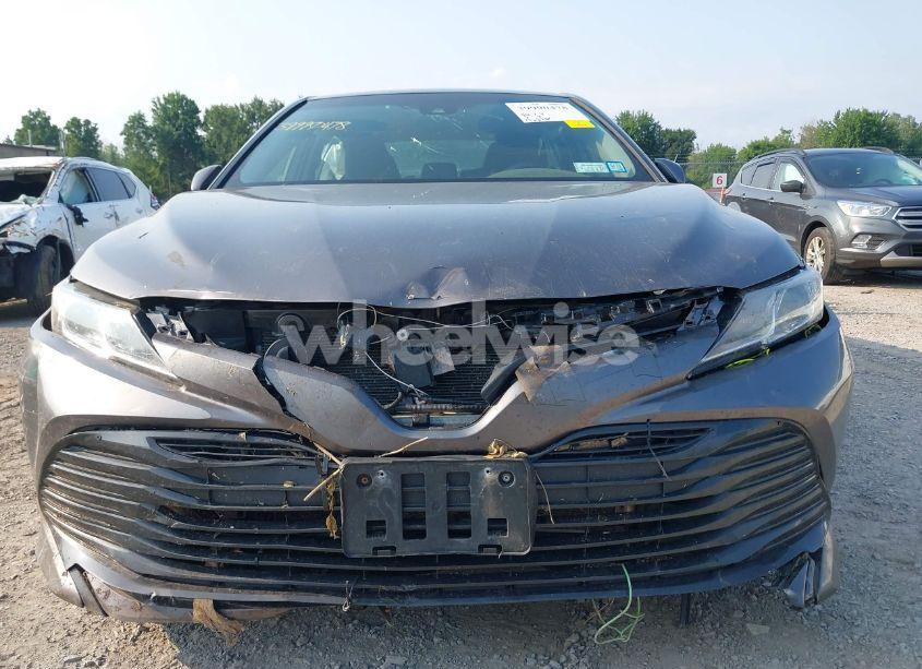 Photo 6 of 2018 Toyota Camry LE (VIN 4T1B11HK0JU088121)