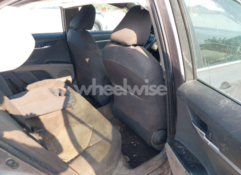 Photo 8 of 2018 Toyota Camry LE (VIN 4T1B11HK0JU088121)