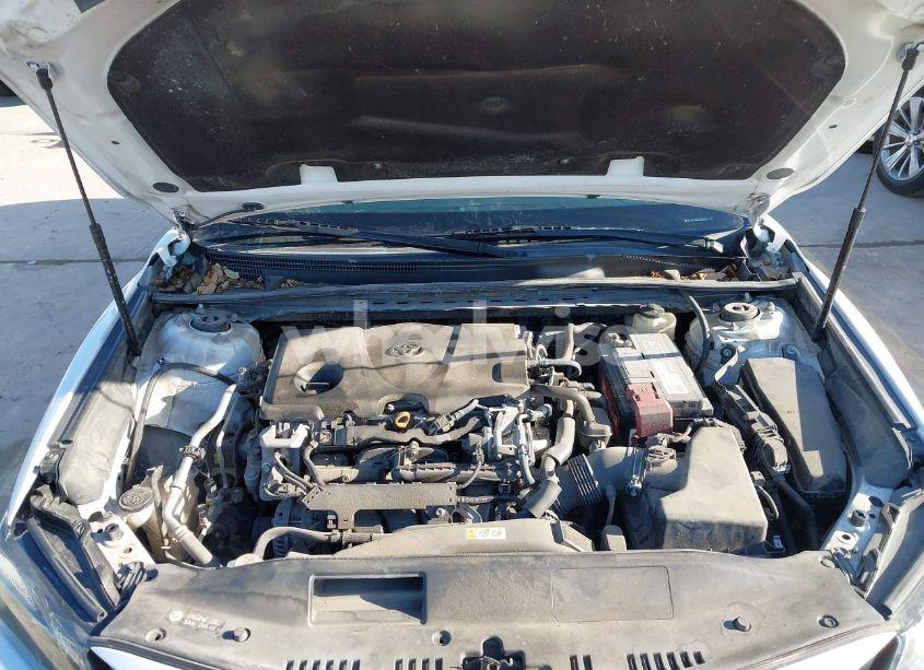 Photo 10 of 2018 Toyota Camry LE (VIN 4T1B11HK0JU094565)