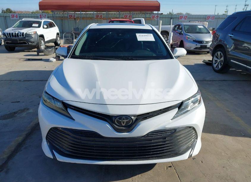 Photo 12 of 2018 Toyota Camry LE (VIN 4T1B11HK0JU094565)