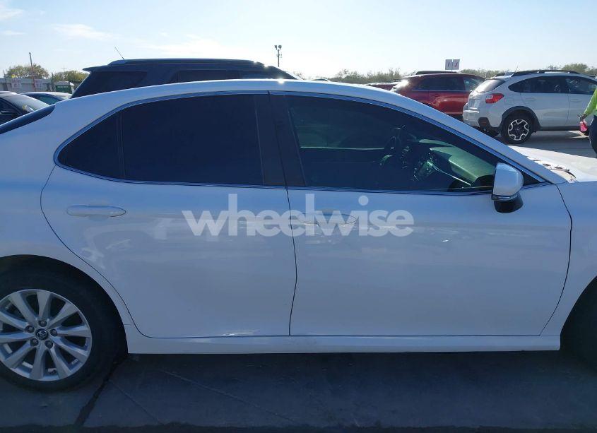 Photo 13 of 2018 Toyota Camry LE (VIN 4T1B11HK0JU094565)