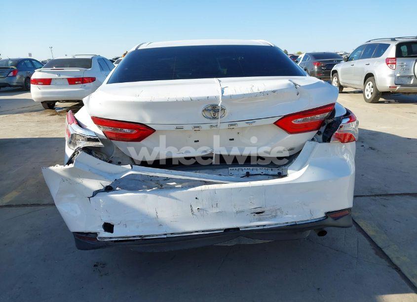 Photo 16 of 2018 Toyota Camry LE (VIN 4T1B11HK0JU094565)