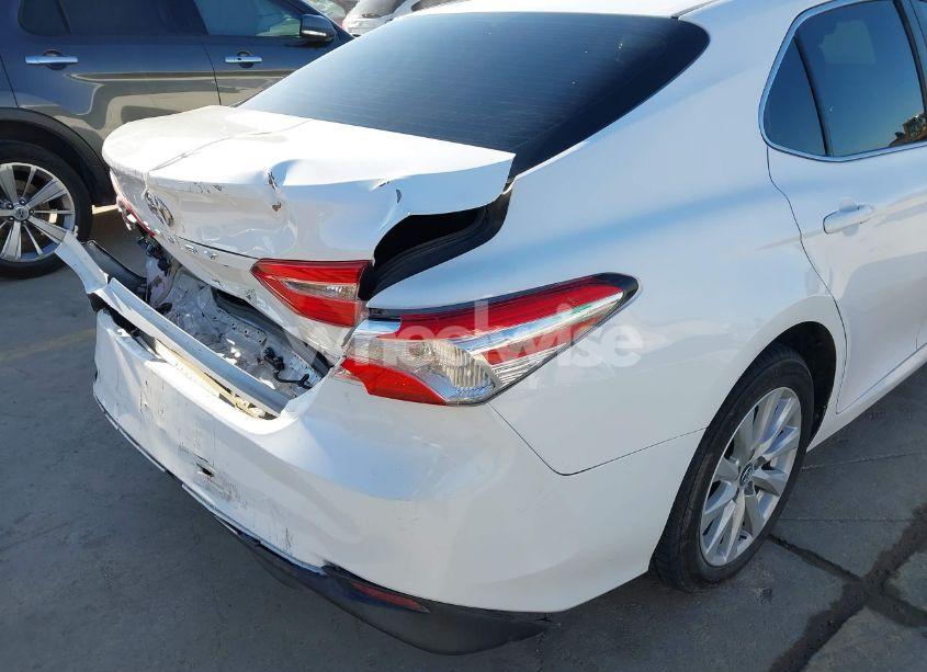 Photo 17 of 2018 Toyota Camry LE (VIN 4T1B11HK0JU094565)