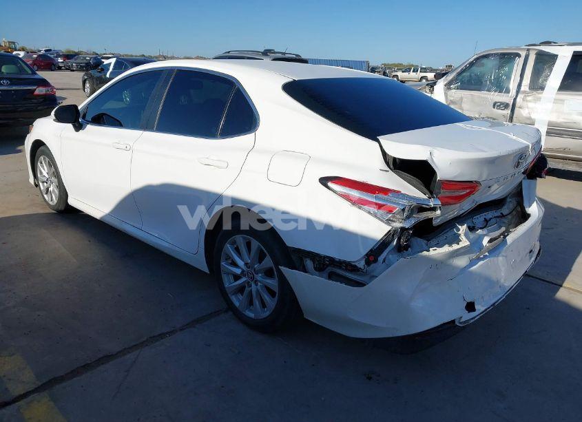 Photo 3 of 2018 Toyota Camry LE (VIN 4T1B11HK0JU094565)