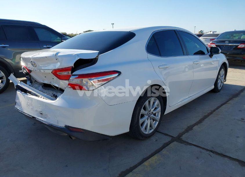 Photo 4 of 2018 Toyota Camry LE (VIN 4T1B11HK0JU094565)