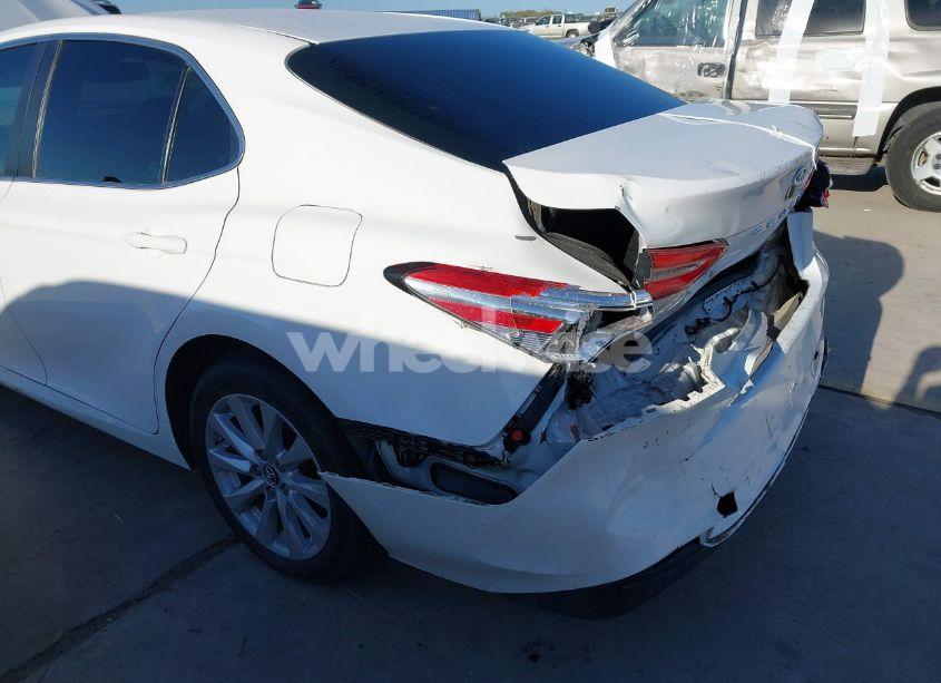 Photo 6 of 2018 Toyota Camry LE (VIN 4T1B11HK0JU094565)
