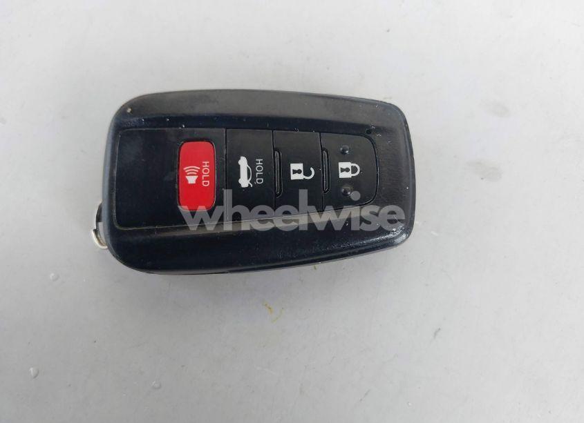 Photo 11 of 2018 Toyota Camry SE (VIN 4T1B11HK0JU097935)