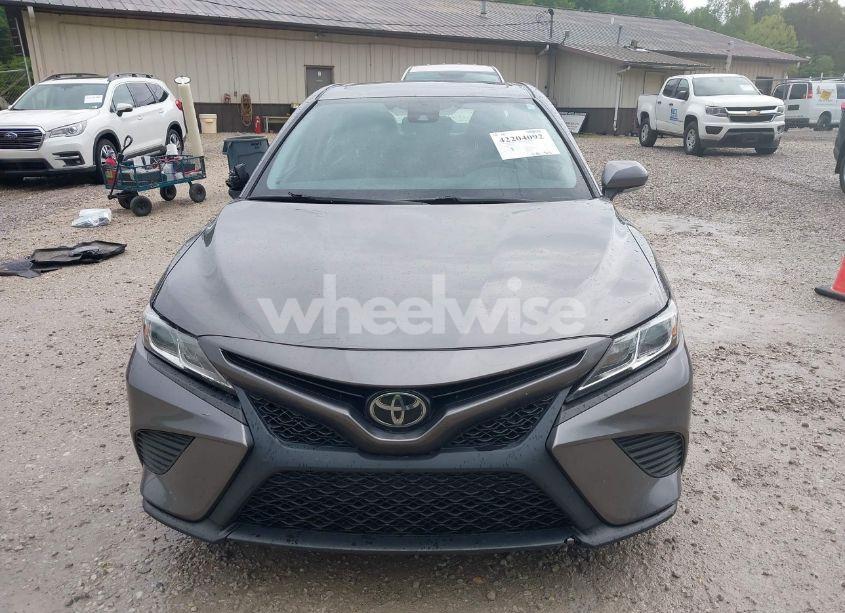 Photo 13 of 2018 Toyota Camry SE (VIN 4T1B11HK0JU097935)