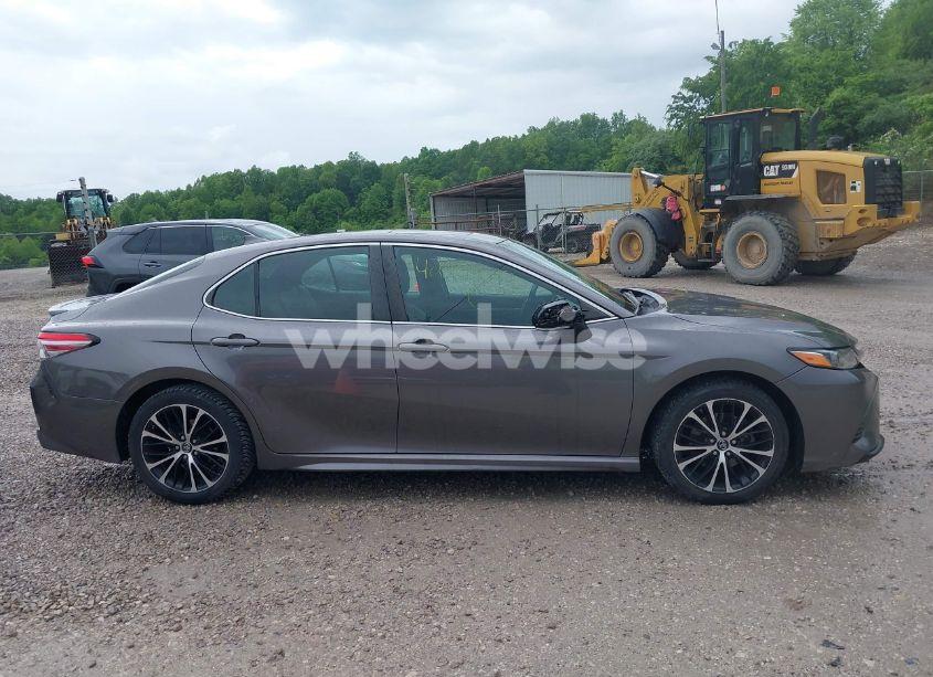 Photo 14 of 2018 Toyota Camry SE (VIN 4T1B11HK0JU097935)