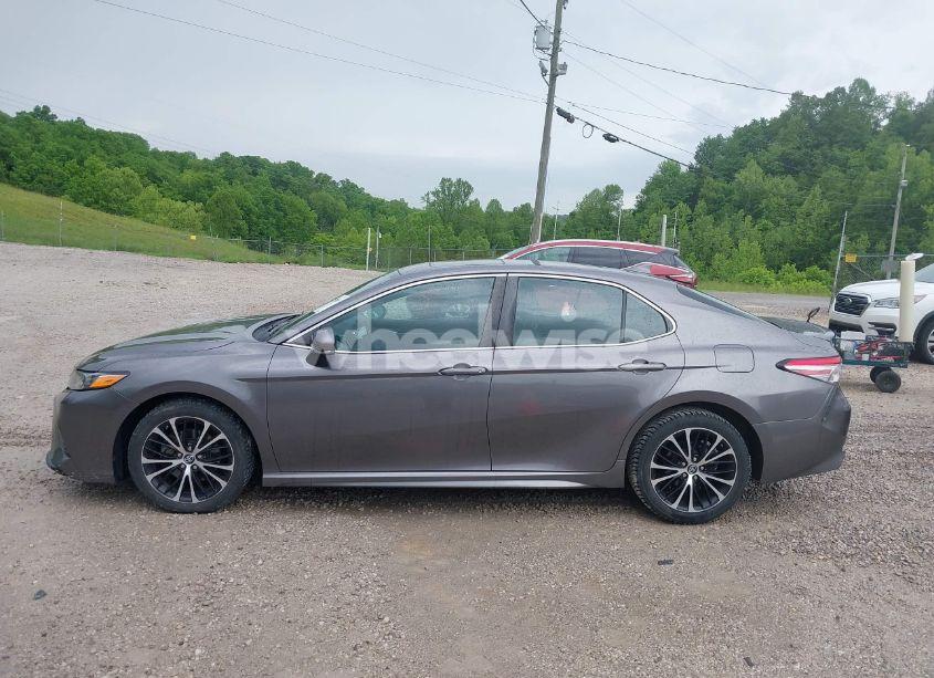 Photo 15 of 2018 Toyota Camry SE (VIN 4T1B11HK0JU097935)