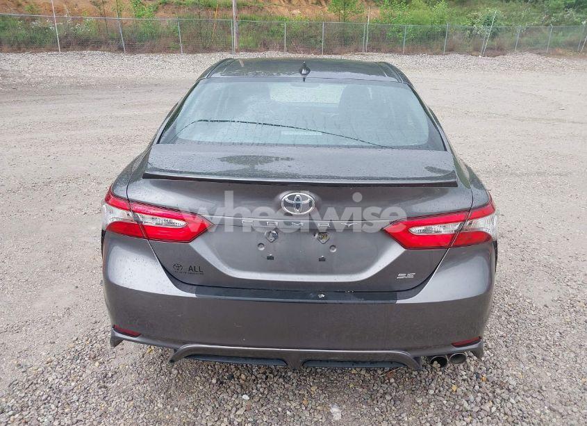Photo 17 of 2018 Toyota Camry SE (VIN 4T1B11HK0JU097935)
