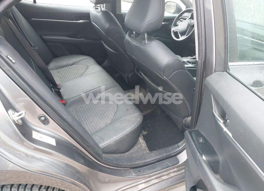 Photo 8 of 2018 Toyota Camry SE (VIN 4T1B11HK0JU097935)