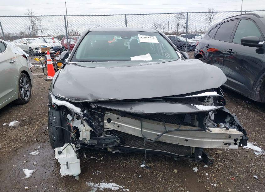 Photo 12 of 2018 Toyota Camry LE (VIN 4T1B11HK0JU101630)