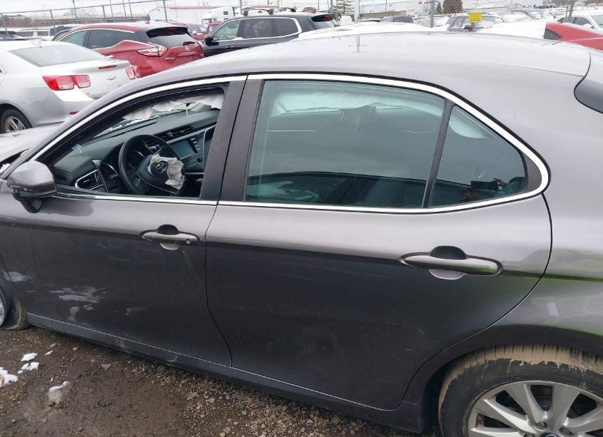 Photo 14 of 2018 Toyota Camry LE (VIN 4T1B11HK0JU101630)