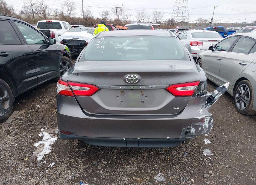 Photo 16 of 2018 Toyota Camry LE (VIN 4T1B11HK0JU101630)
