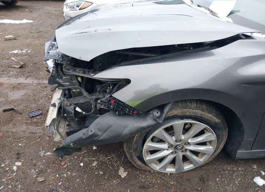 Photo 17 of 2018 Toyota Camry LE (VIN 4T1B11HK0JU101630)