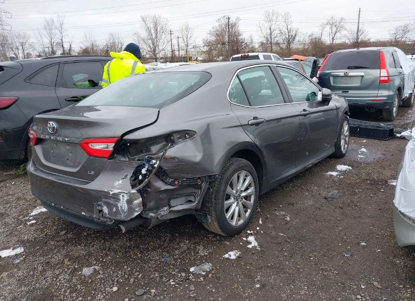 Photo 4 of 2018 Toyota Camry LE (VIN 4T1B11HK0JU101630)