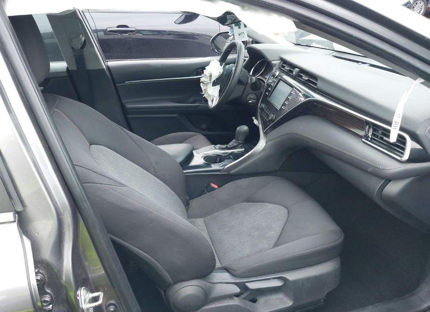 Photo 5 of 2018 Toyota Camry LE (VIN 4T1B11HK0JU101630)