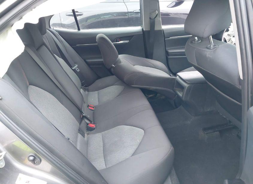 Photo 8 of 2018 Toyota Camry LE (VIN 4T1B11HK0JU101630)