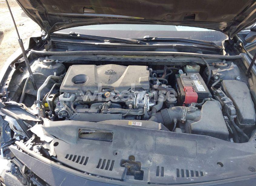 Photo 10 of 2018 Toyota Camry LE (VIN 4T1B11HK0JU102714)