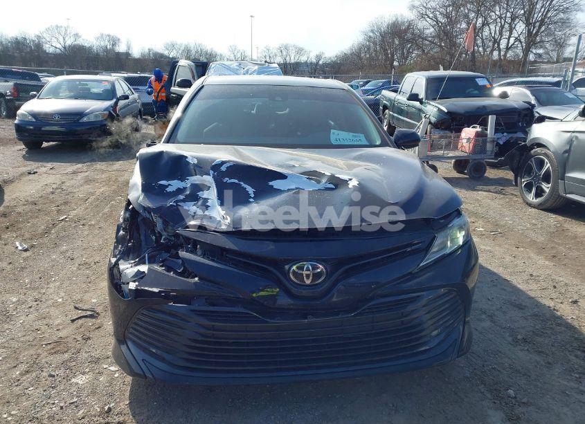 Photo 12 of 2018 Toyota Camry LE (VIN 4T1B11HK0JU102714)