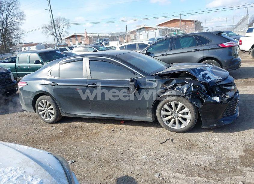 Photo 13 of 2018 Toyota Camry LE (VIN 4T1B11HK0JU102714)