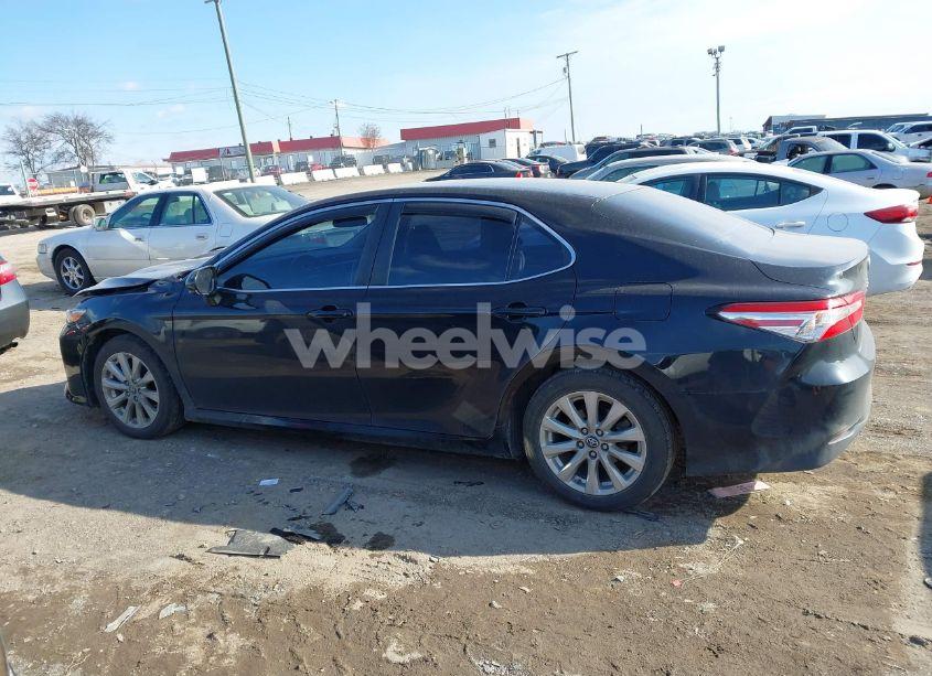 Photo 14 of 2018 Toyota Camry LE (VIN 4T1B11HK0JU102714)