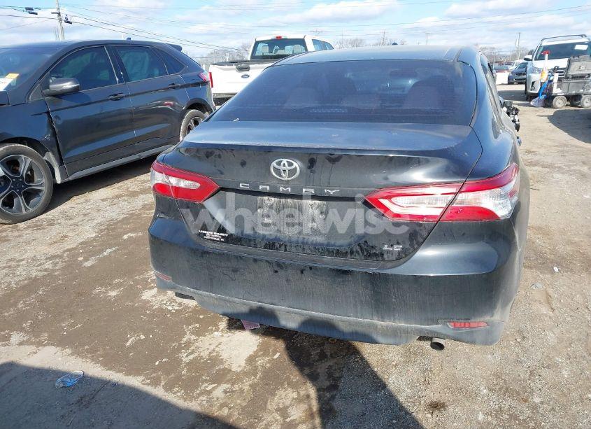 Photo 16 of 2018 Toyota Camry LE (VIN 4T1B11HK0JU102714)