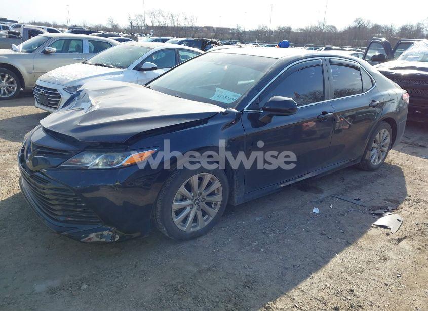 Photo 2 of 2018 Toyota Camry LE (VIN 4T1B11HK0JU102714)