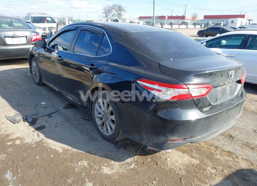 Photo 3 of 2018 Toyota Camry LE (VIN 4T1B11HK0JU102714)