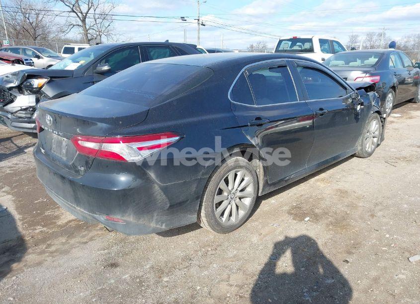 Photo 4 of 2018 Toyota Camry LE (VIN 4T1B11HK0JU102714)