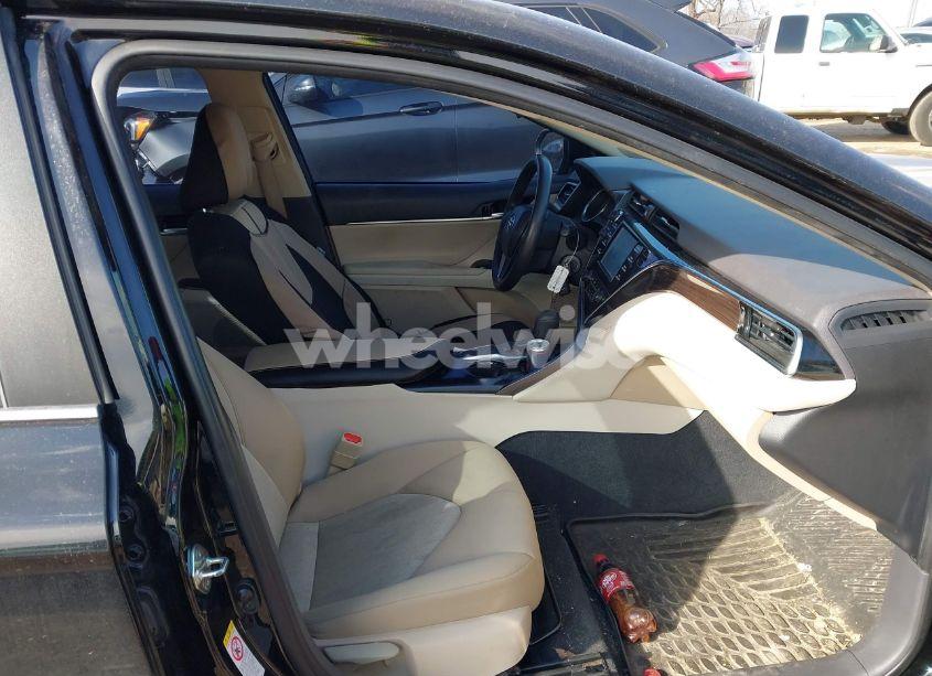 Photo 5 of 2018 Toyota Camry LE (VIN 4T1B11HK0JU102714)