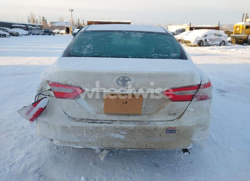 Photo 16 of 2018 Toyota Camry LE (VIN 4T1B11HK0JU106634)