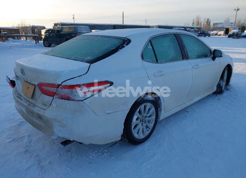 Photo 4 of 2018 Toyota Camry LE (VIN 4T1B11HK0JU106634)