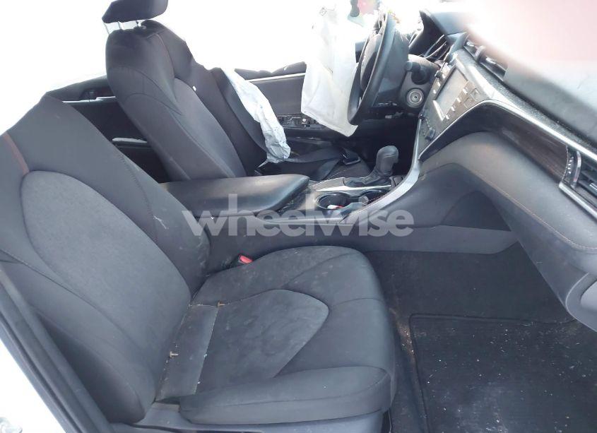 Photo 5 of 2018 Toyota Camry LE (VIN 4T1B11HK0JU106634)