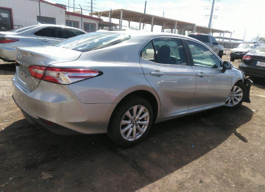 Photo 4 of 2018 Toyota Camry LE (VIN 4T1B11HK0JU108237)