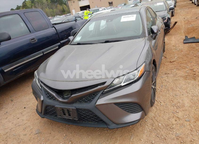 Photo 12 of 2018 Toyota Camry SE (VIN 4T1B11HK0JU109548)