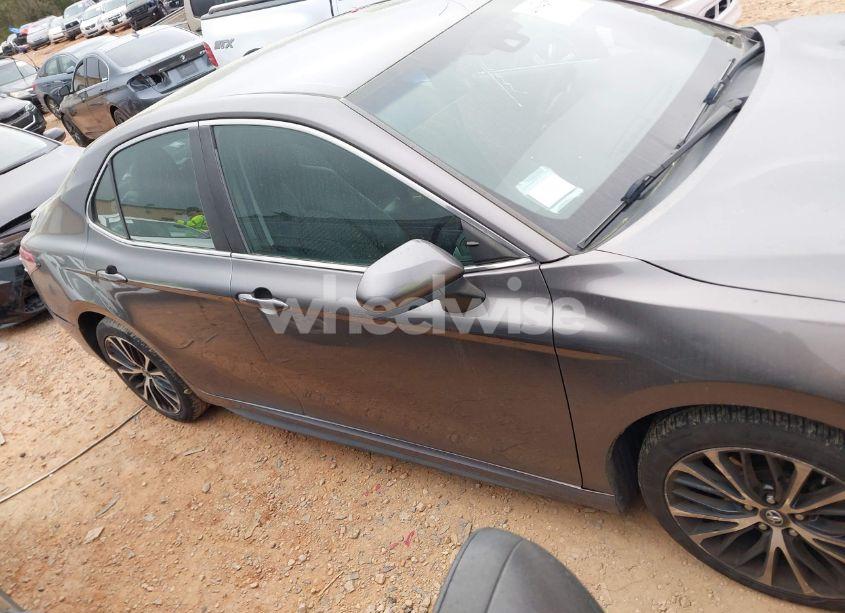 Photo 13 of 2018 Toyota Camry SE (VIN 4T1B11HK0JU109548)