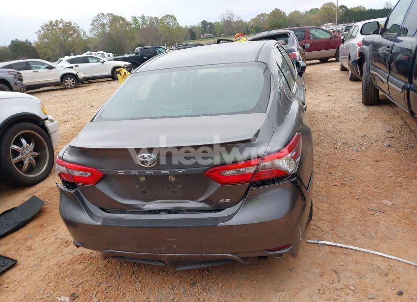 Photo 16 of 2018 Toyota Camry SE (VIN 4T1B11HK0JU109548)