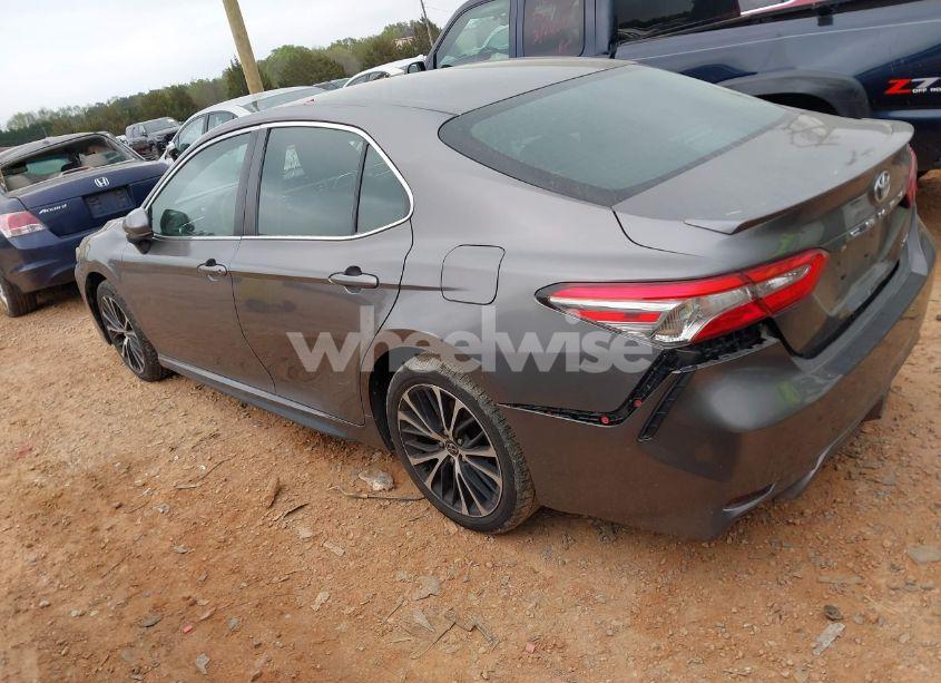 Photo 3 of 2018 Toyota Camry SE (VIN 4T1B11HK0JU109548)