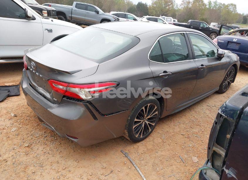 Photo 4 of 2018 Toyota Camry SE (VIN 4T1B11HK0JU109548)