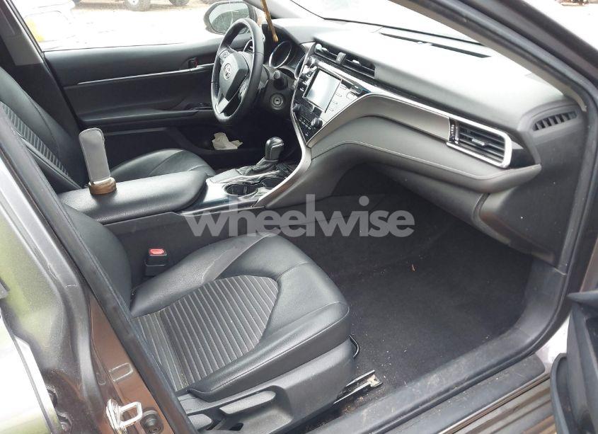 Photo 5 of 2018 Toyota Camry SE (VIN 4T1B11HK0JU109548)