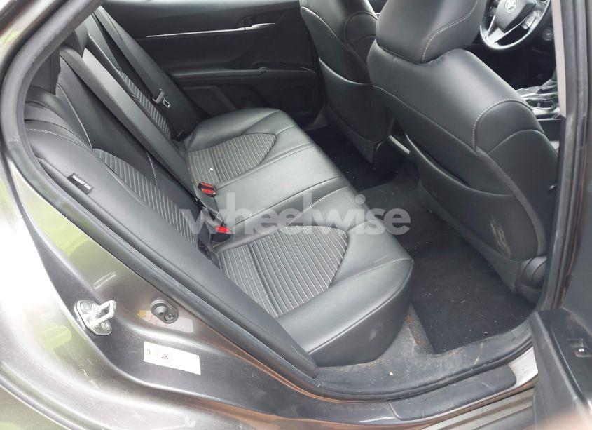 Photo 8 of 2018 Toyota Camry SE (VIN 4T1B11HK0JU109548)