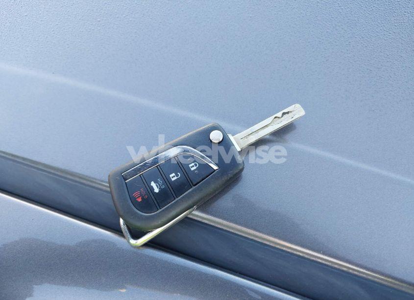 Photo 11 of 2018 Toyota Camry SE (VIN 4T1B11HK0JU115396)